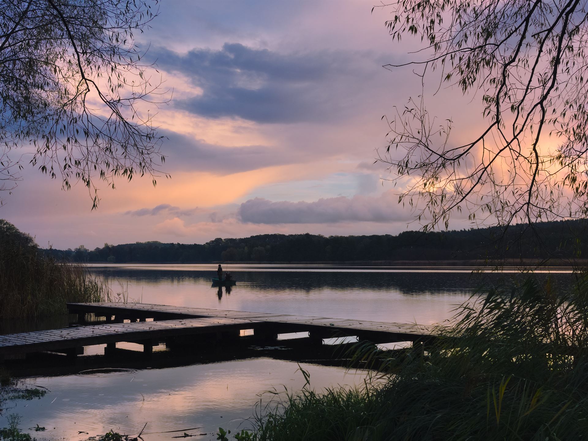 jezioro w Osiecznej o zachodzie słońca