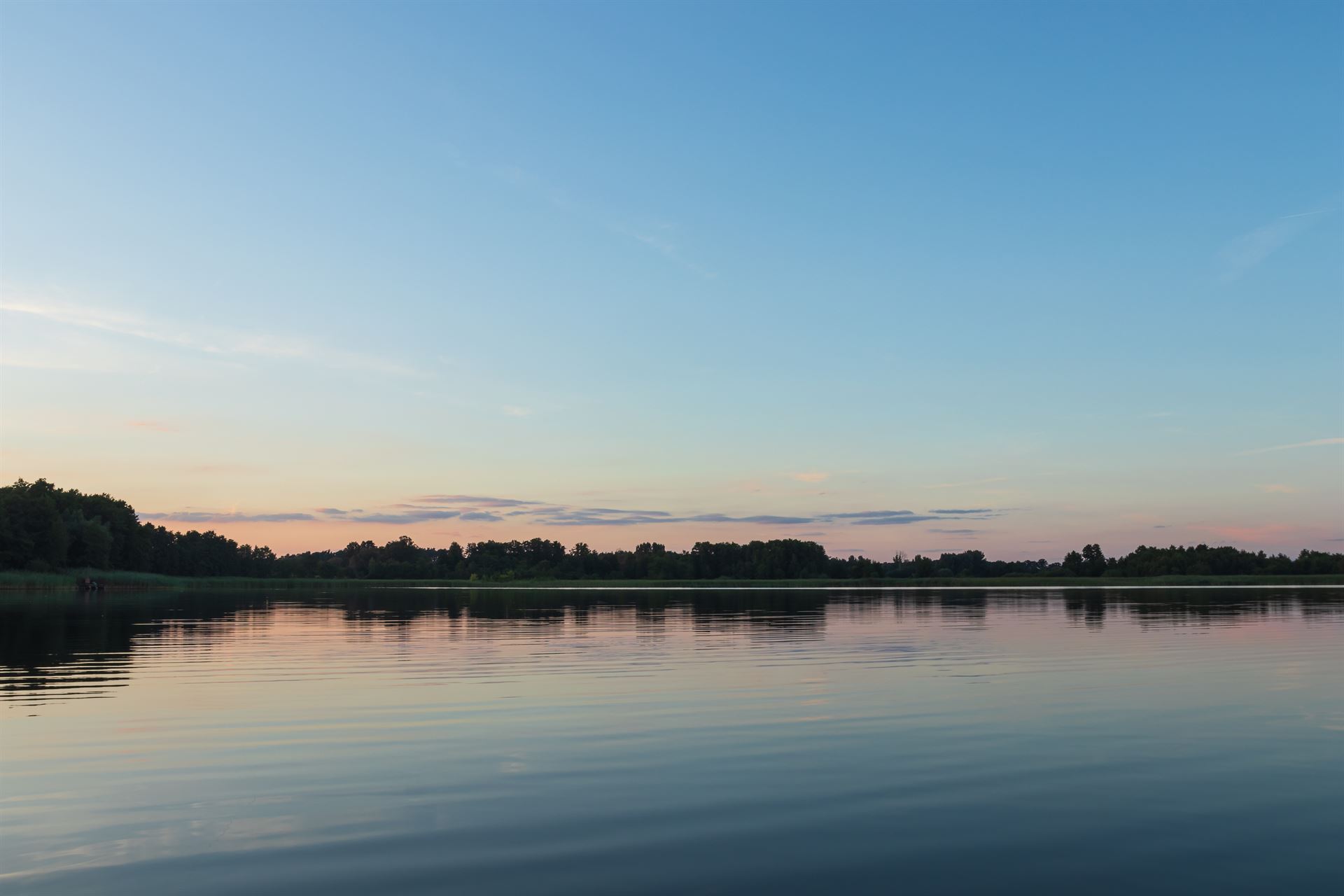 jezioro cichowo o zachodzie słońca